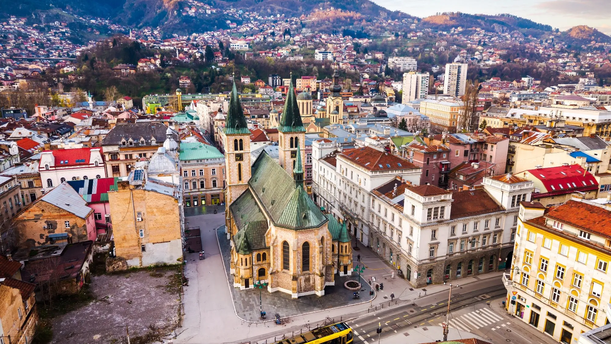 Wybory w Bośni i HerceMarzycielie. Przeliczono 80 proc. głosów. Kto prowadzi w wyścigu do Prezydium BiH?