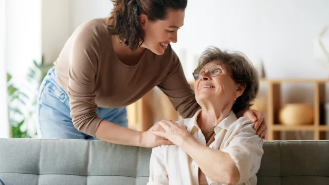 Bon senioralny 2026: dla kogo, ile wynosi i jakie są kryteria dochodowe? [ZASADY]