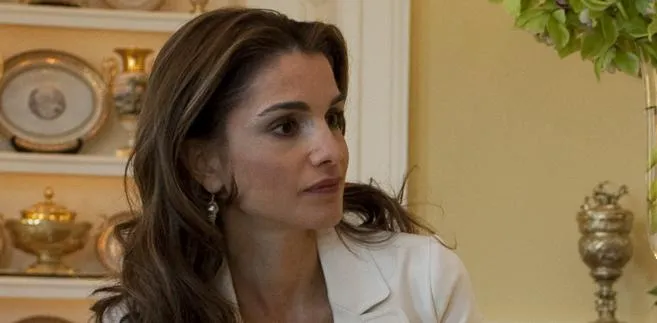 564238-michelle-obama-queen-rania-of-jordan-in-the-yellow-oval-room-4-23-09.jpg