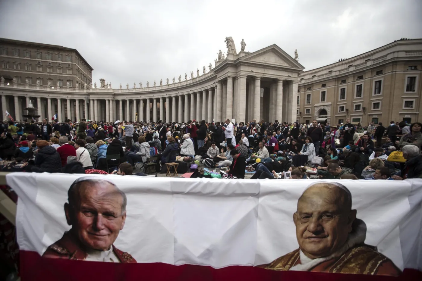 Pielgrzymi na placu św. Piotra. Fot. EPA/ANGELO CARCONI/PAP/EPA