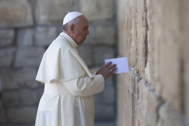 Izrael: papież krytykowany za modlitwę w Betlejem