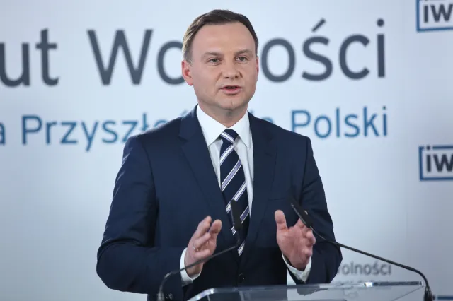 Duda: Trzeba odbudować armię opierając się na polskiej produkcji