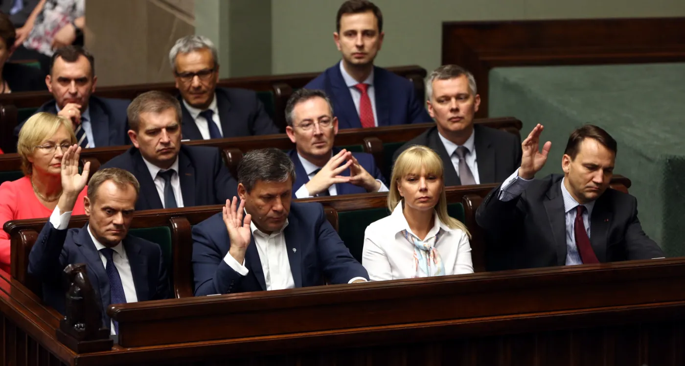 Rząd i premier tracą poparcie - wynika z badania CBOS  PAP/Tomasz Gzell