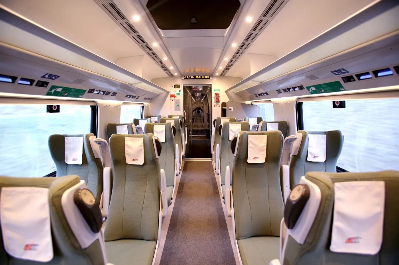 2013958-wnetrze-pociagu-pendolino-ktory.jpg