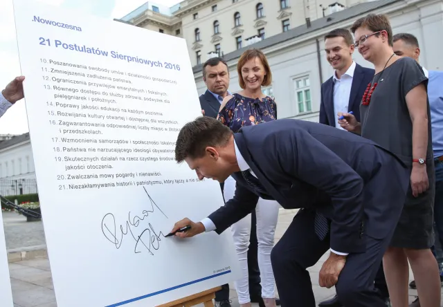 Petru: Dziś znów musimy walczyć o podstawowe prawa obywateli