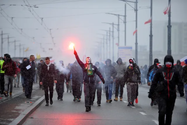 Obchody Święta Niepodległości na ulicach Warszawy [ZDJĘCIA]