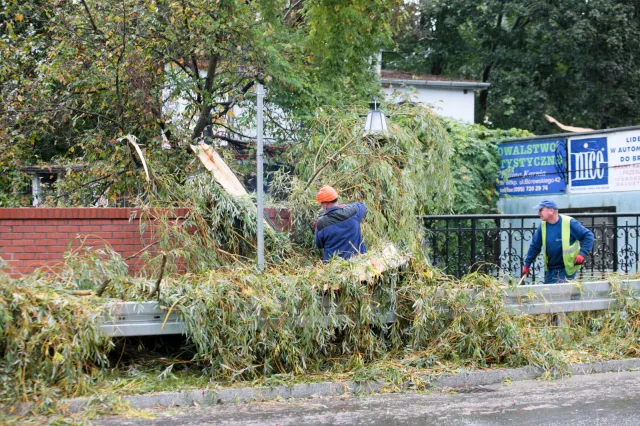 MSWiA: Nie brakuje pieniędzy na odbudowę domów po nawałnicach