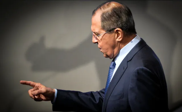 Ławrow w Monachium: NATO instytucją z czasów zimnej wojny