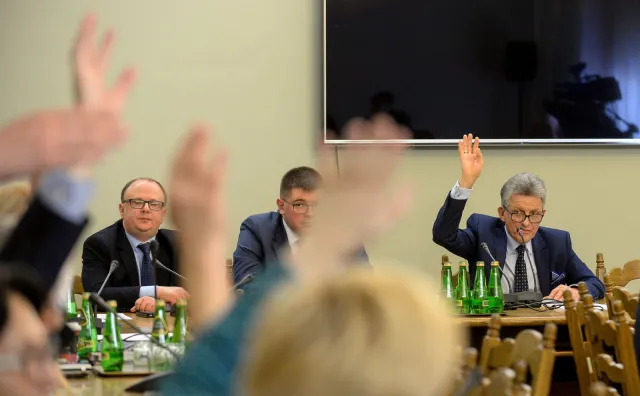 Opozycja: Wybór Jędrejka z naruszeniem przepisów. PiS: Procedura dochowana