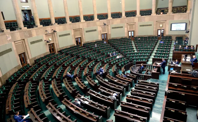 Nowy sondaż: 51 proc. badanych źle ocenia pracę rządu