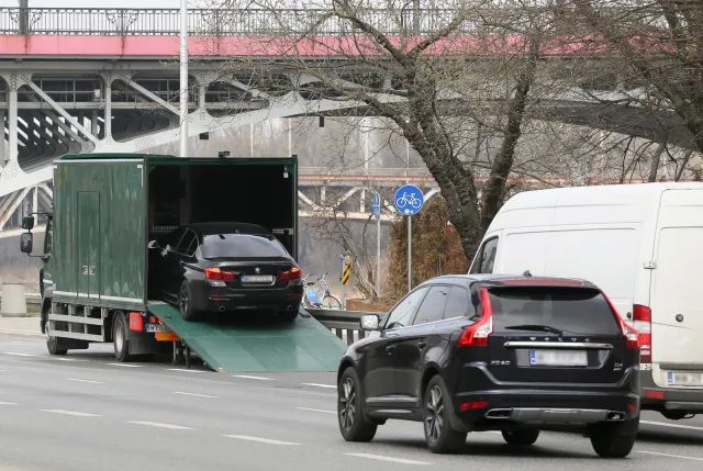 ŻW: Kierowca wiceszefa MON ukarany mandatem