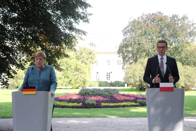 Merkel w Warszawie: W kontekście europejskim rozmawialiśmy o praworządności