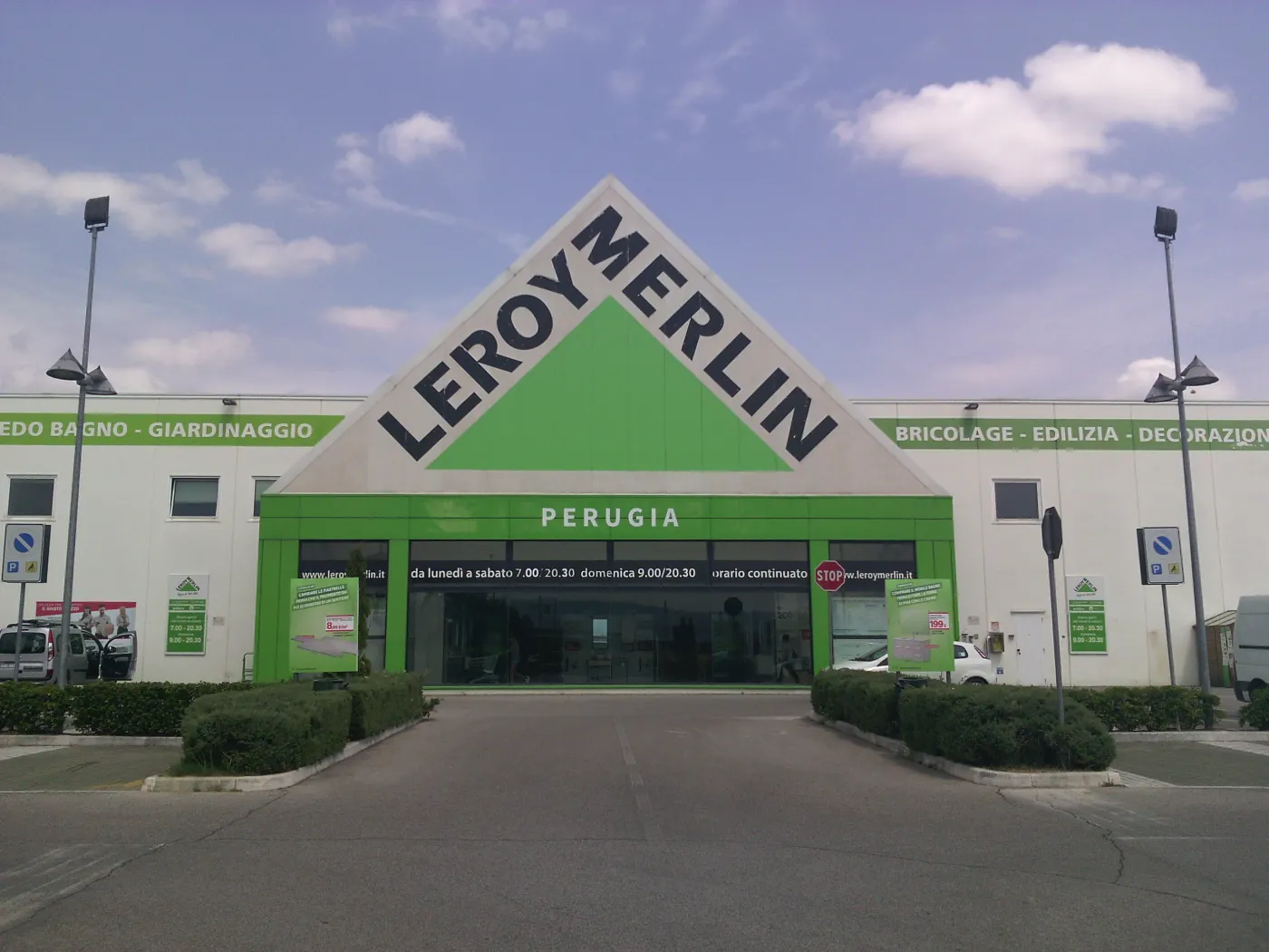 Facebook blokuje nieprzychylny profil dla Leroy Merlin