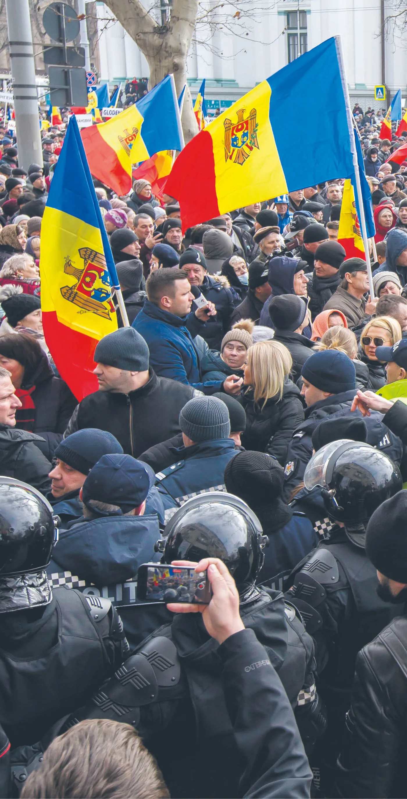 Demonstracje przeciwnik