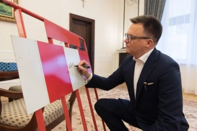 Politycy grają razem z WOŚP. Co przekazał Tusk, a co Hołownia?