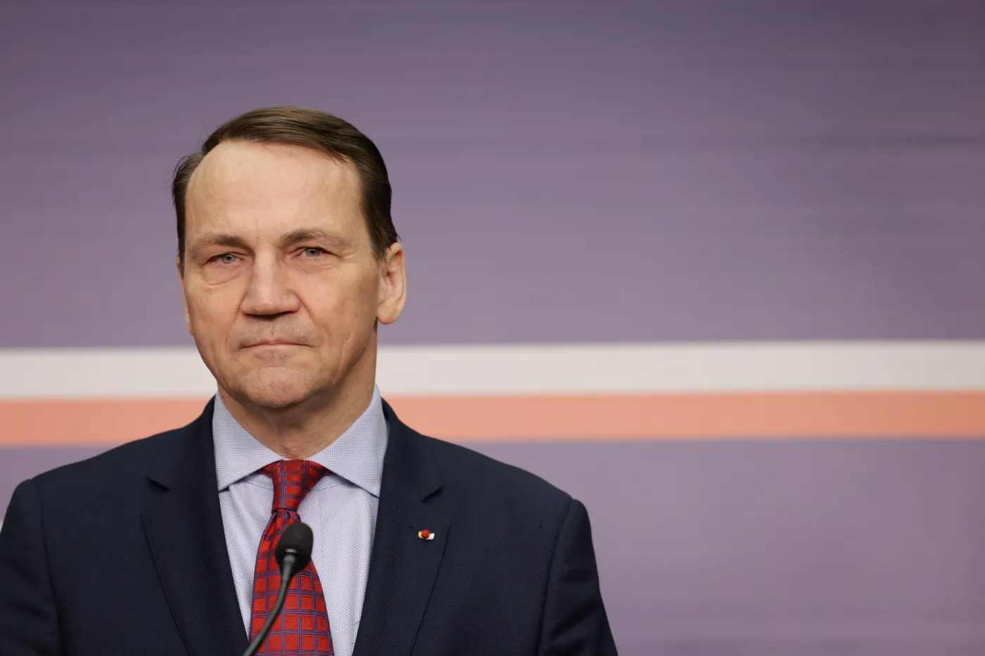Wojna o ambasadorów czy o komisarza. Kulisy decyzji Sikorskiego