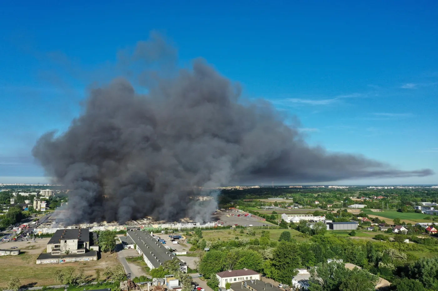 Pożar kompleksu handlowego przy ul. Marywilskiej 44 w Warszawie, 12 bm.