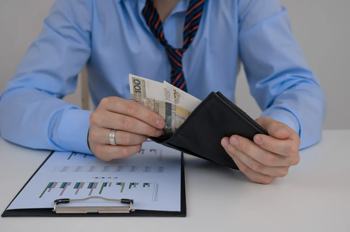 Czy trudna sytuacja finansowa firmy uzasadnia porozumienie zmieniające warunki pracy?