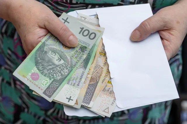 Dodatkowe 2150 zł dla osób 75 plus. Bon senioralny coraz bliżej - zasady