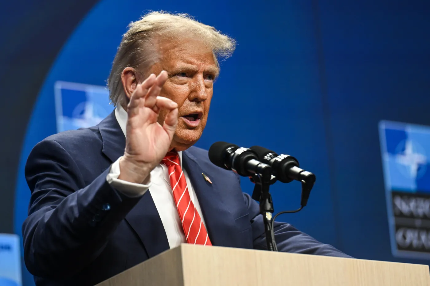 "Le Figaro" o szczycie NATO: Posłuszni sojusznicy "zrobili wszystko", by okazać uznanie Trumpowi