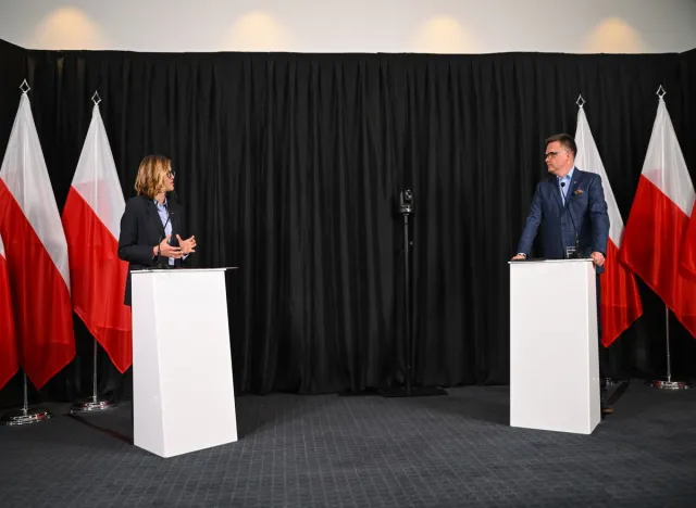 Biejat: Należy obniżyć wiek emerytalny dla mężczyzn. Hołownia: Będą niższe świadczenia