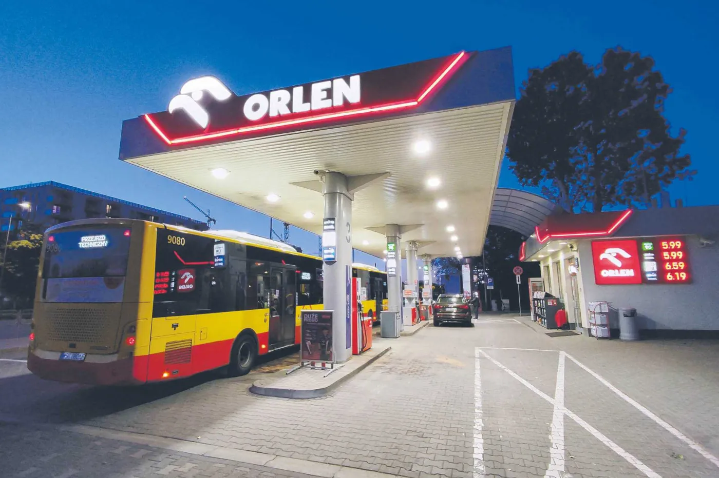 Konkurenci Orlenu podnoszą ceny paliw