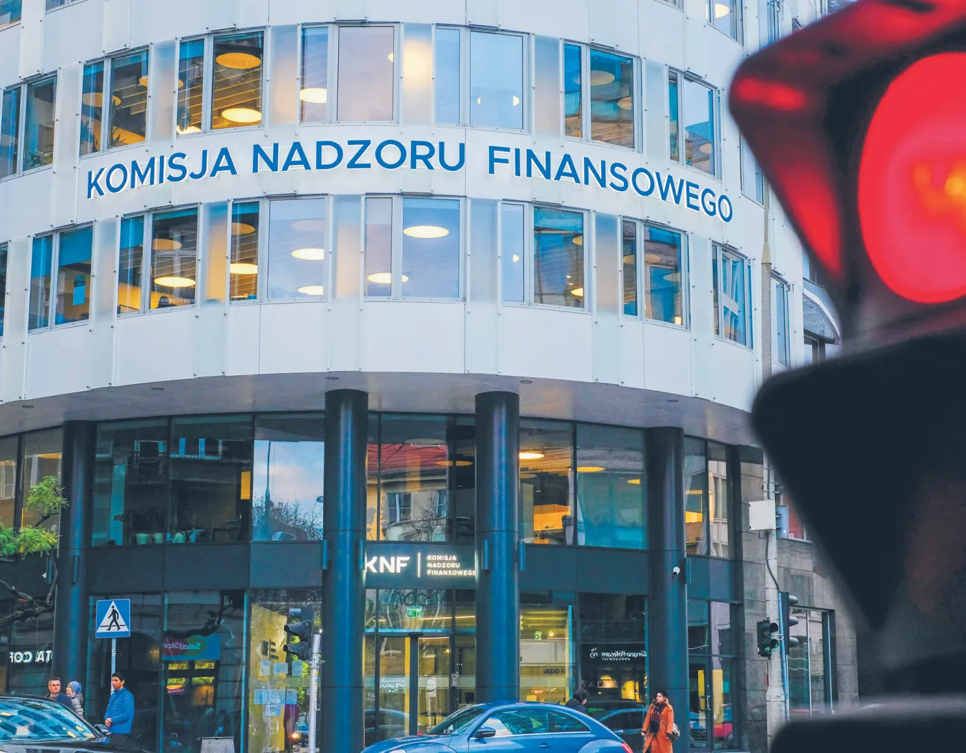 Bank na krawędzi, a państwo przerzuca się przepisami
