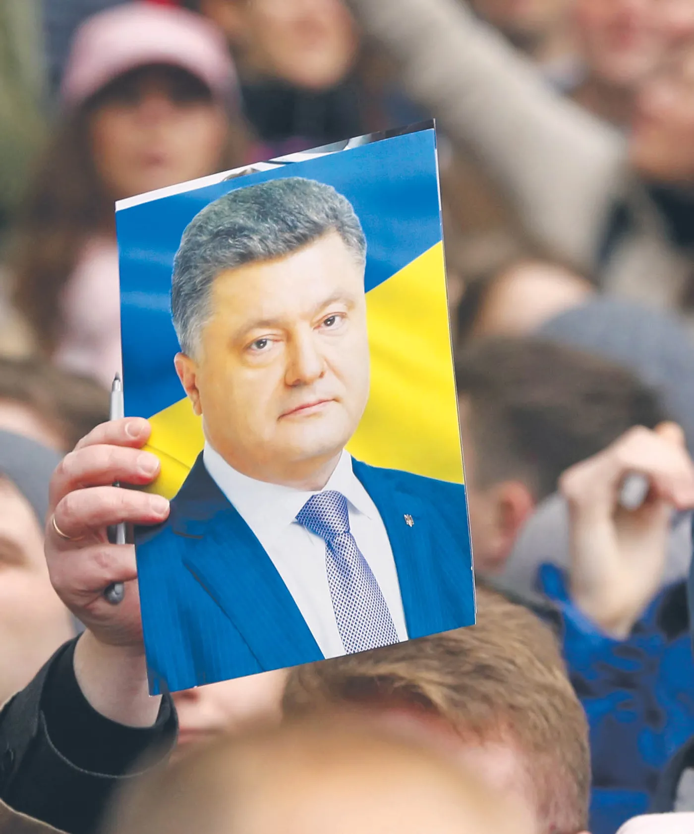 Pierwsi uciekinierzy z tonącego okrętu