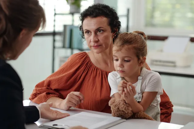 Dwuletnie kolejki i rachunki na 15 tys. zł. Tak wygląda droga do diagnozy autyzmu w Polsce