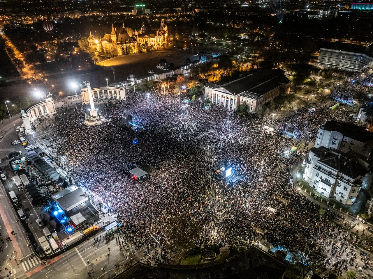 "Każdy reżim w końcu upada". 200 tys. Węgrów wzięło udział w antyrządowym koncercie