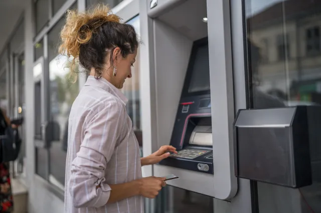 Pieniądze z konta po śmierci właściciela. Nawet niemal 200 tys. zł może trafić do bliskich poza spadkiem