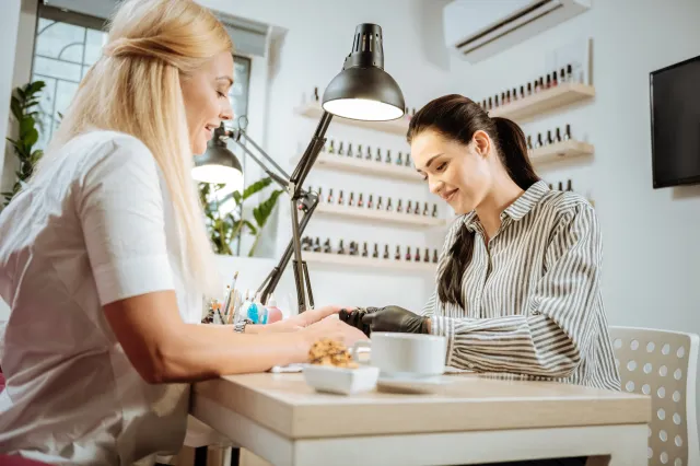 Odpady medyczne w branży beauty. Co trzeci salon kosmetyczny nie ma rejestracji w BDO