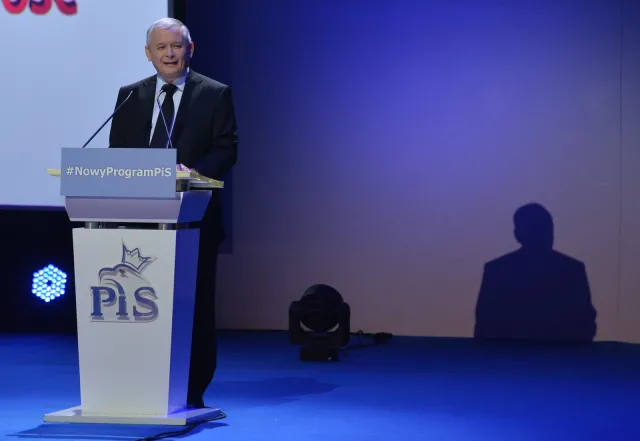 Kaczyński na kongresie PiS: Tanie mieszkania pod wynajem, który potem przechodzi we własność