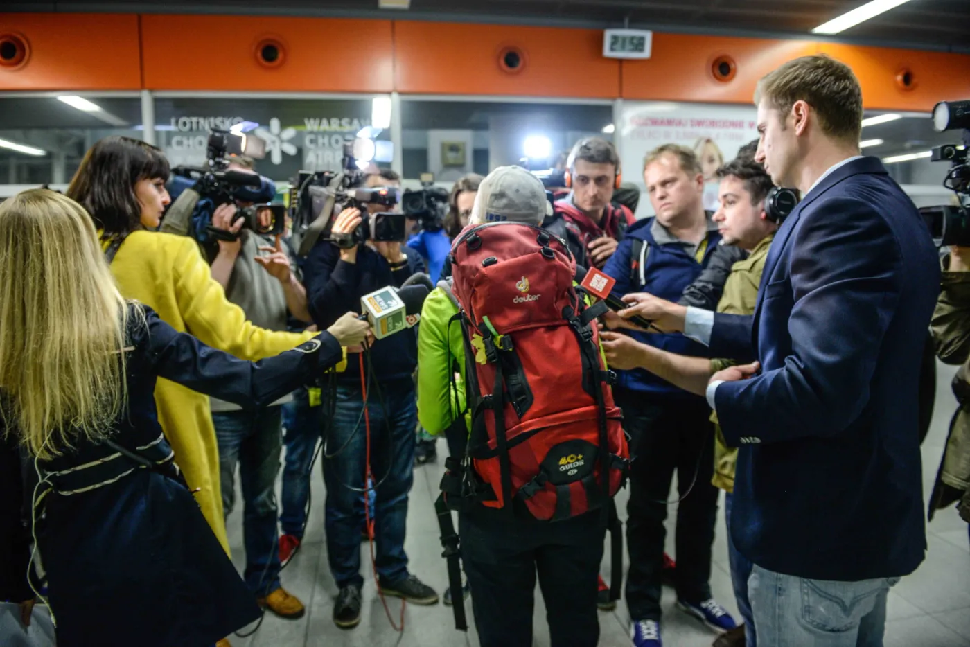 Ewakuowani z Nepalu na warszawskim lotnisku Okęcie