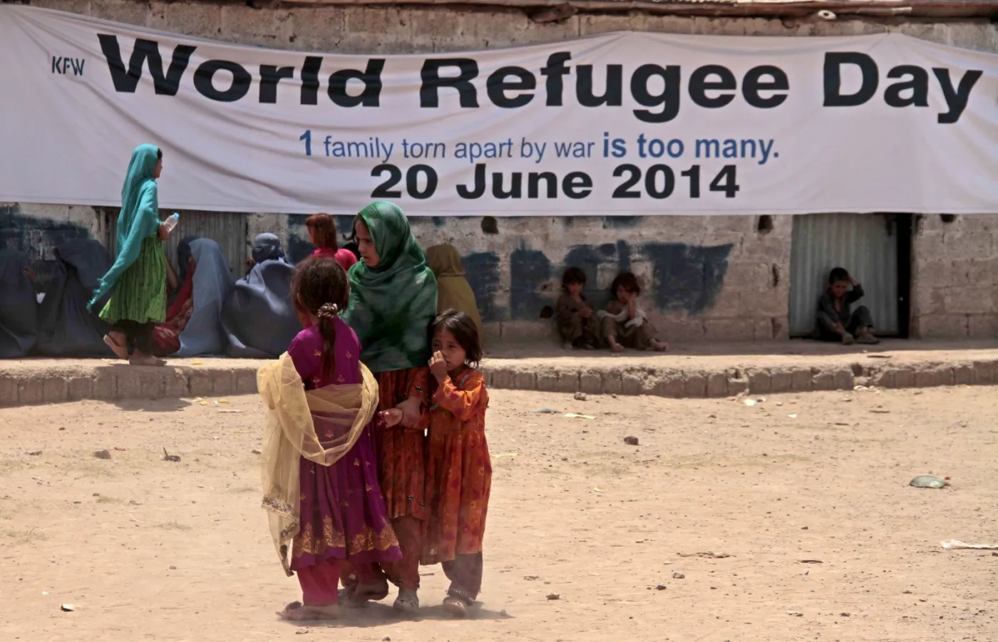 Liczba uchodźców na całym świecie wzrosła do 50 mln EPA/SOHAIL SHAHZAD/PAP