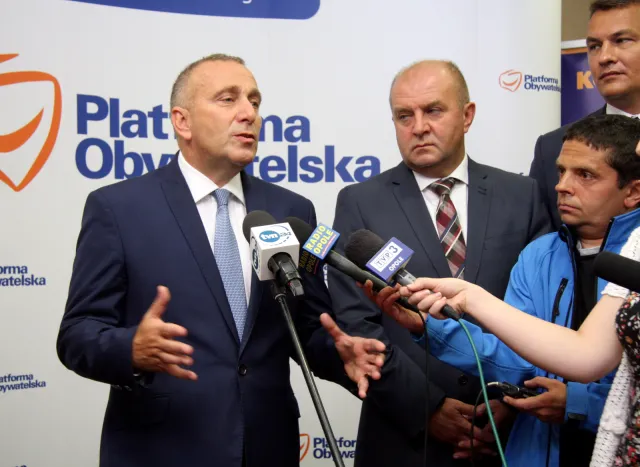 Schetyna: Sprawę reprywatyzacji w Warszawie trzeba wyjaśnić do końca