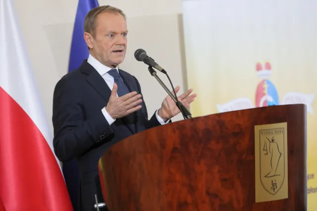 Tusk: Wydaje się, że prezydent nie ma tyle odwagi, by zawetować rekompensaty dla TVP i PR