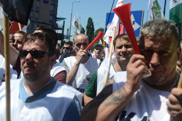 Górnicy z JSW i ich koledzy protestowali przed siedzibą PiS