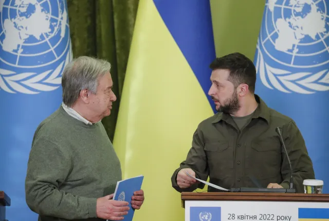 Atak rakietowy w Kijowie podczas wizyty Guterresa