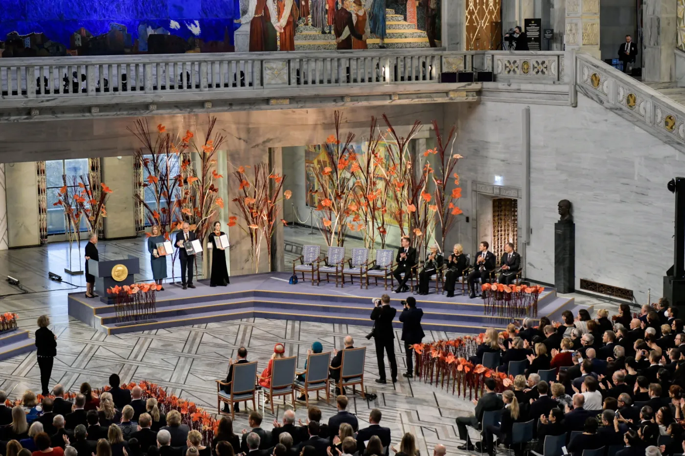 Laureaci Pokojowej Nagrody Nobla odebrali złote medale oraz dyplomy