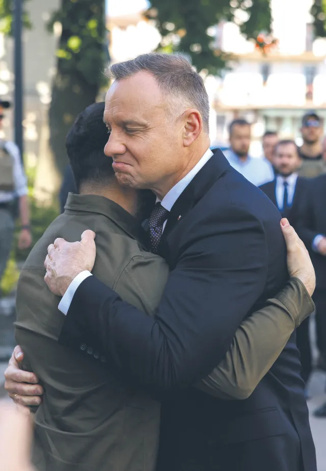 Duda i Zełenski uczcili pamięć ofiar zbrodni wołyńskiej. Czy to początek drogi do pojednania?