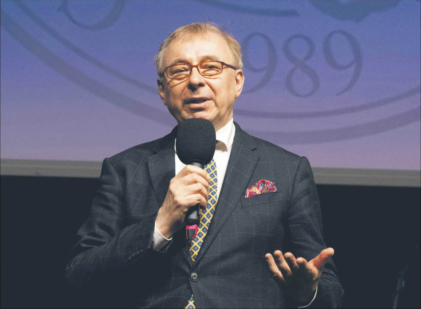 Zło zza biurka, czyli korupcja groźniejsza niż pochodzenie technologii