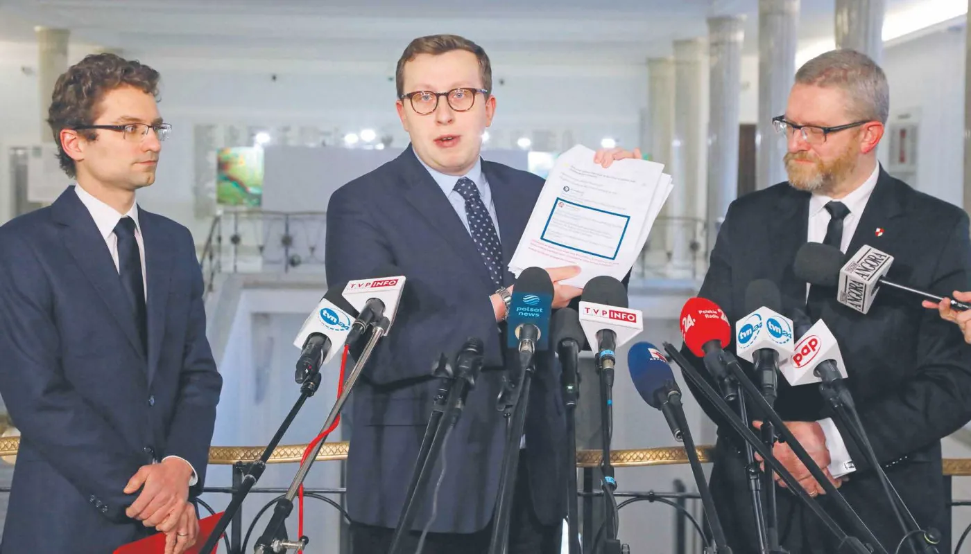 Google i Facebook rozdają wyborcze karty
