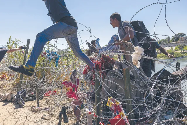 Wielka fala migrantów chce przecisnąć się przez przesmyk. Próbują dotrzeć do USA przez bagna Darién