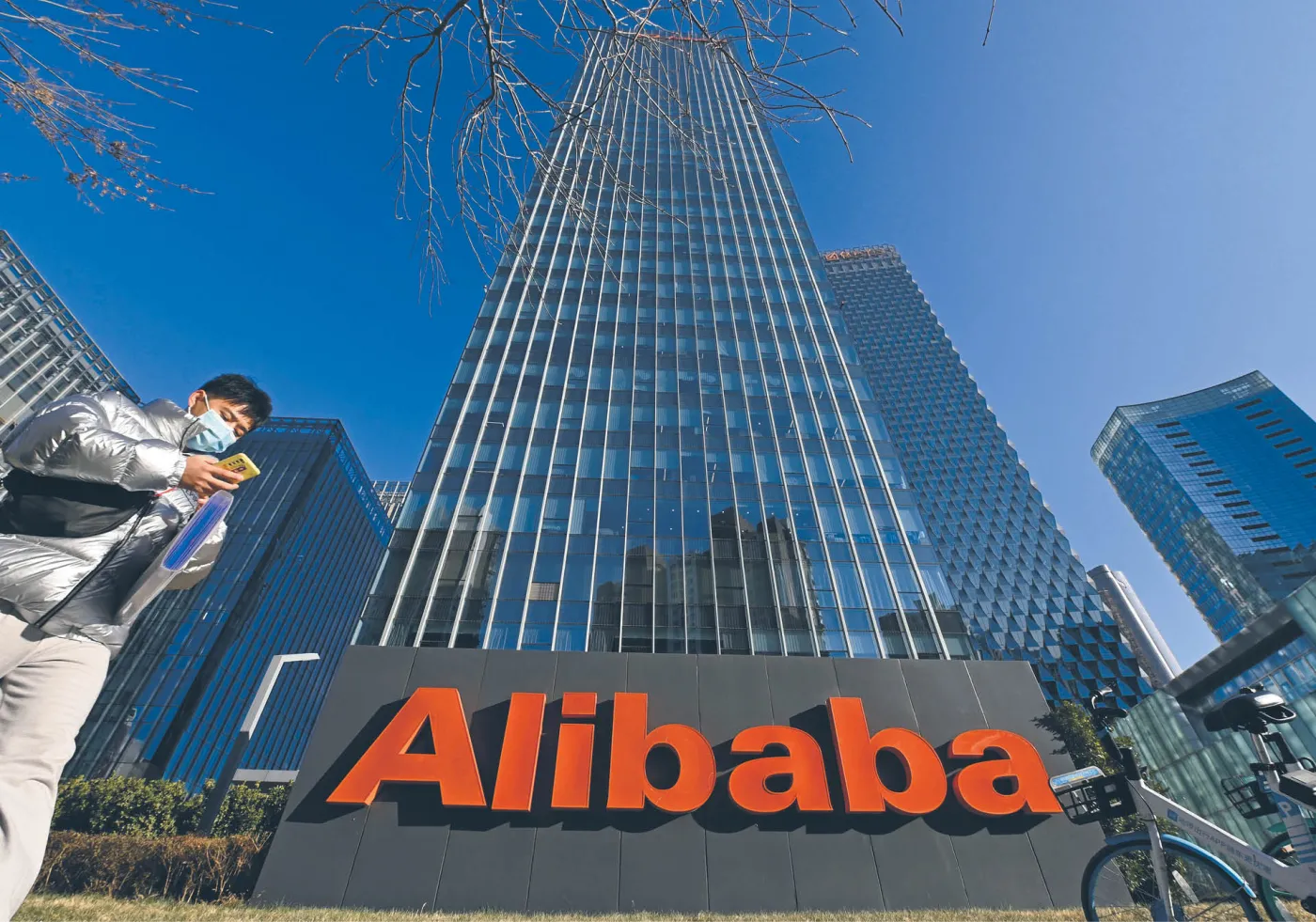 Zranić Alibabę, by przestraszyć fintechy