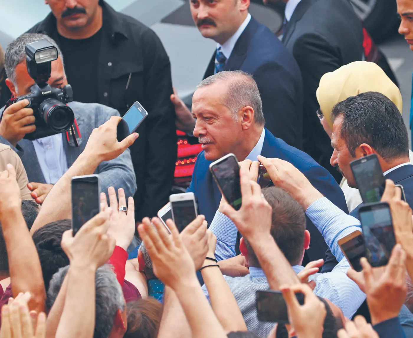 Erdoğan ponownie zwycięski