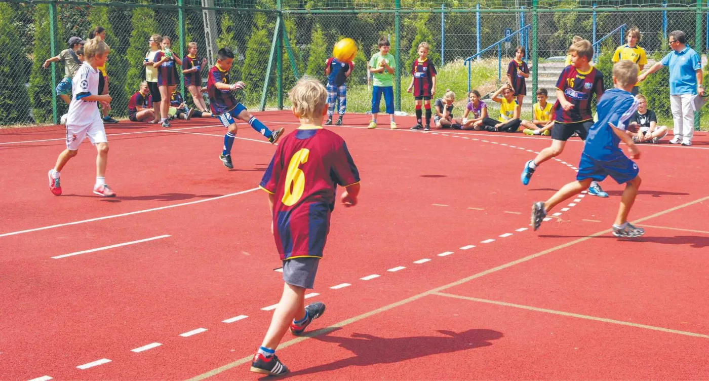 Wielki brat patrzy na dzieci