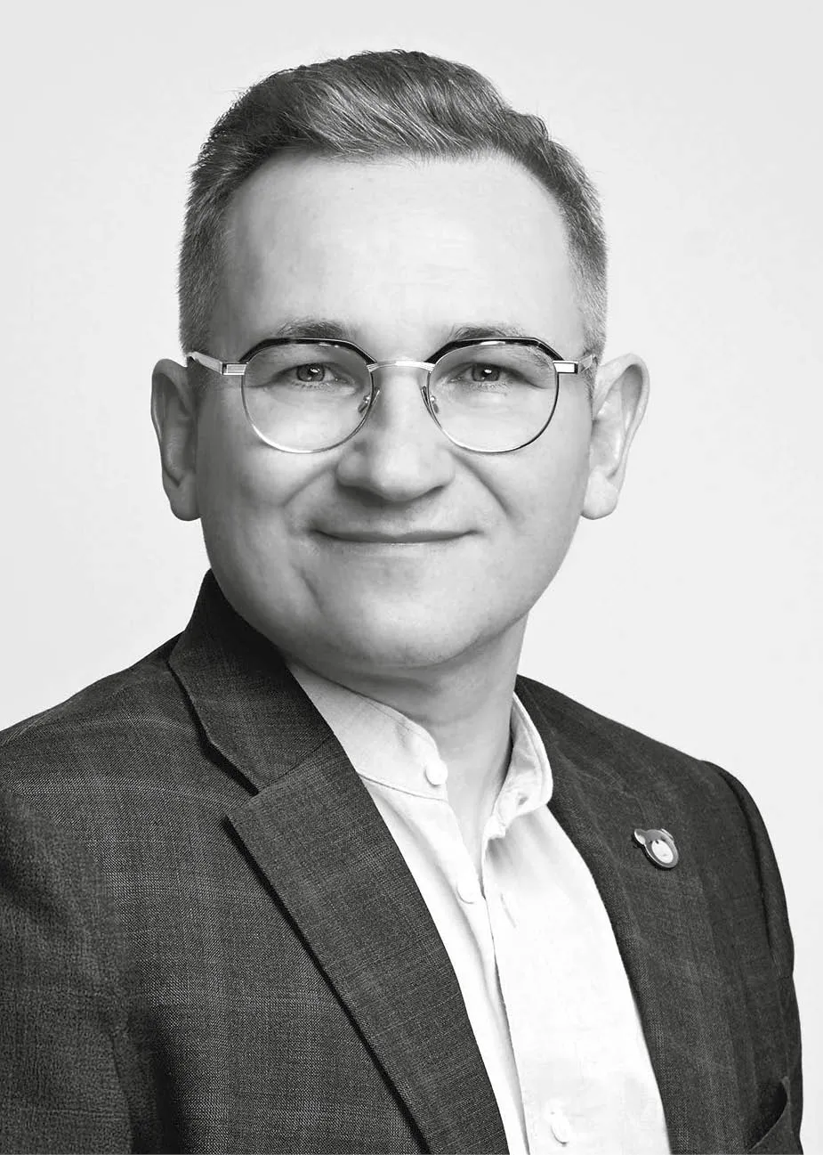 Przemysław Bąbel, prof. dr hab., pracuje w Instytucie Psychologii Uniwersytetu Jagiellońskiego, gdzie kieruje Zespołem Badania Bólu. Zajmuje się m.in. mechanizmami działania placebo