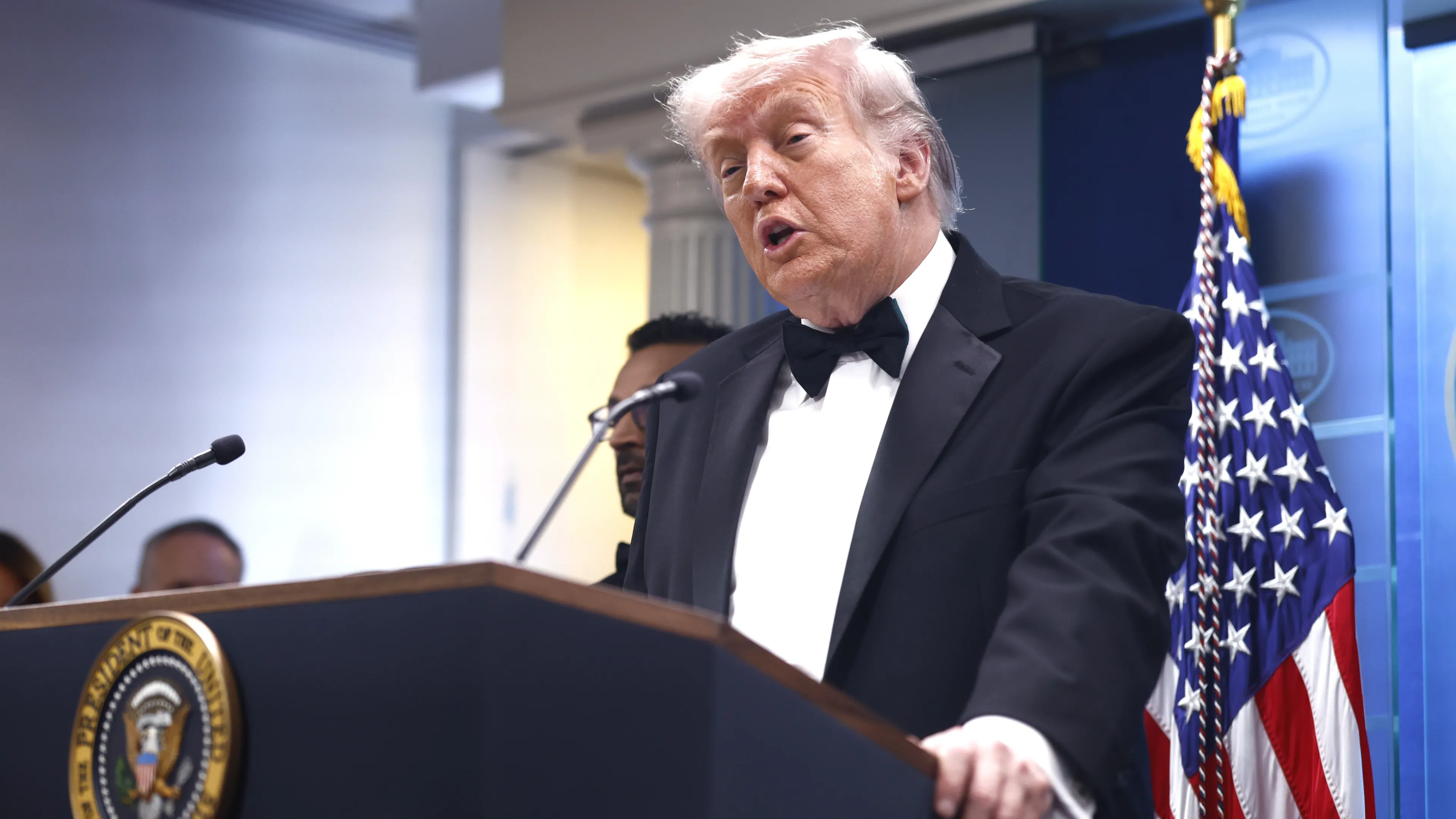 Strzały podczas kolacji w Białym Domu. Donald Trump: napastnik zatrzymany, agent ranny