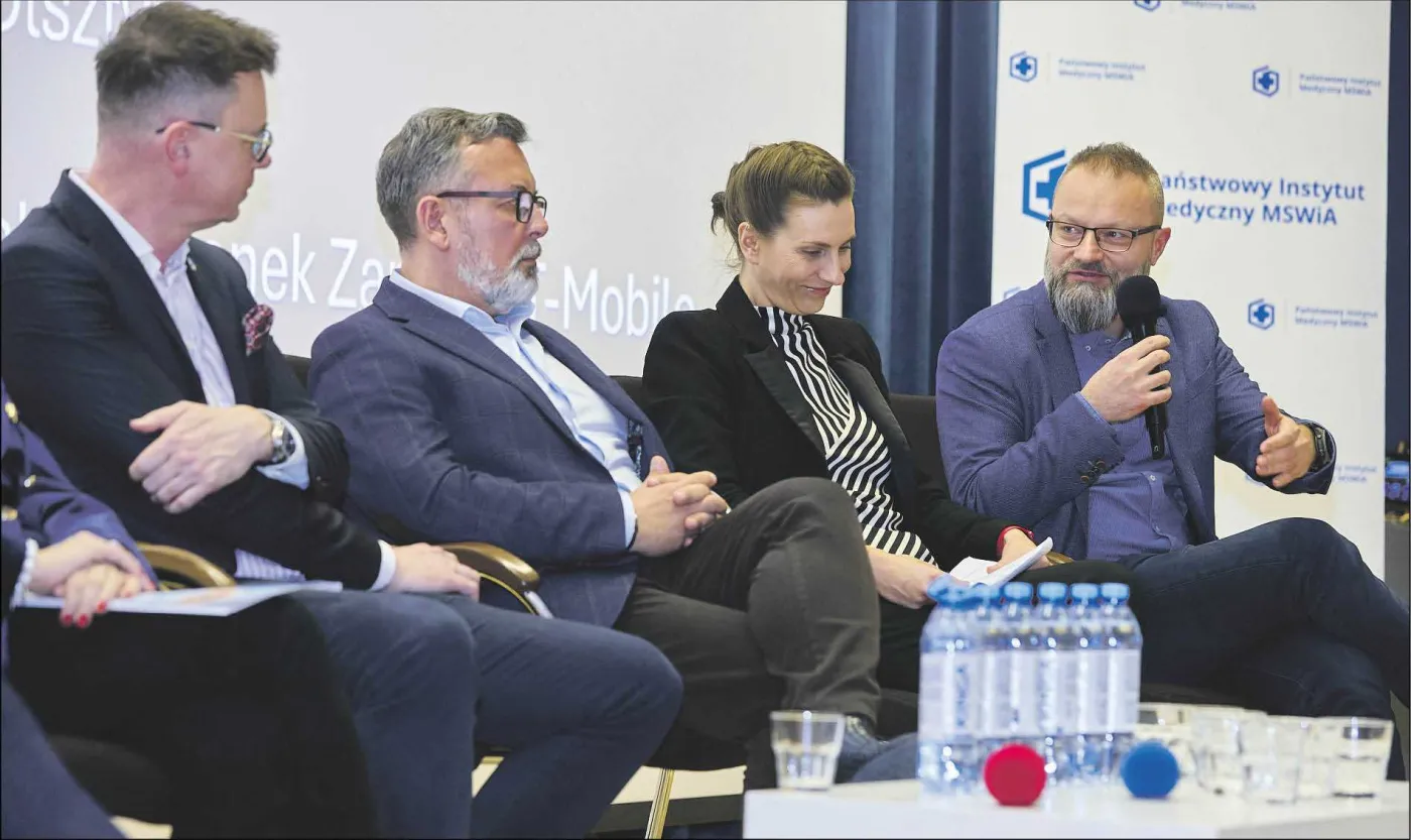 Od lewej: Dr n. med. Michał Zabojszcz, Dyrektor SPZOZ MSWiA w Krakowie, Jacek Owczarczyk, Z-ca dyr. ds. medycznych WMCCP w Olsztynie, Weronika Dejneka, Członek Zarządu PZU Zdrowie, Paweł Dobrzański, CSO/ Security Tribe Lead T-Mobile Polska, Członek Zarządu T-Mobile Polska Business Solutions.
